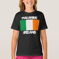 Malahide, Irland mit irischer Flagge