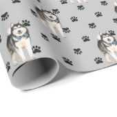 Malamute Dog Paw Druckmuster auf Silber Geschenkpapier (Rolleneckpunkt)
