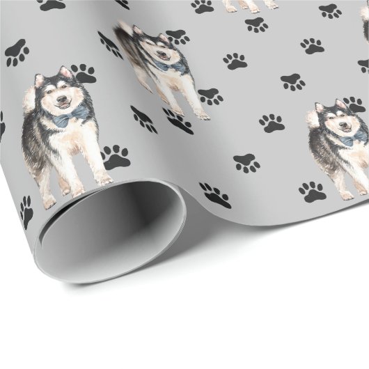 Malamute Dog Paw Druckmuster auf Silber Geschenkpapier (Rolleneckpunkt)