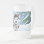 Malamute-Welpe im Schnee Mattglas Bierglas (VorderseiteRechts)