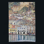 Malcesine am Gardasee, Gustav Klimt Geschirrtuch<br><div class="desc">Gustav Klimt (14. Juli 1862 - 6. Februar 1918) war ein österreichischer symbolischer Maler und einer der prominentesten Mitglieder der Wiener Sezessionsbewegung. Klimt ist bekannt für seine Gemälde, Wandgemälde, Skizzen und andere Kunstobjekte. Neben seinen figurativen Werken, die Allegorien und Portraits enthalten, malte er Landschaften. Unter den Künstlern der Wiener Sezession...</div>