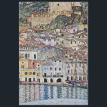 Malcesine am Gardasee, Gustav Klimt Seidenpapier<br><div class="desc">Gustav Klimt (14. Juli 1862 - 6. Februar 1918) war ein österreichischer symbolischer Maler und einer der prominentesten Mitglieder der Wiener Sezessionsbewegung. Klimt ist bekannt für seine Gemälde, Wandgemälde, Skizzen und andere Kunstobjekte. Neben seinen figurativen Werken, die Allegorien und Portraits enthalten, malte er Landschaften. Unter den Künstlern der Wiener Sezession...</div>