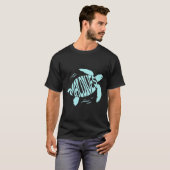 Maldives Sea Turtle - Tropical Blue Typography T-Shirt (Vorne ganz)