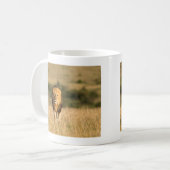 Male Lion Walking Kaffeetasse (Vorderseite Links)