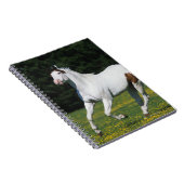 Malen Sie das Pferd, das in grasartiges Feld läuft Notizblock (Rechte Seite)