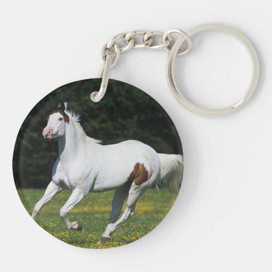 Malen Sie das Pferd, das in grasartiges Feld läuft Schlüsselanhänger (Rückseite)