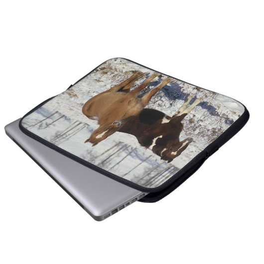 Malen Sie Pferde im Schnee Laptopschutzhülle (Vorne Knopf)