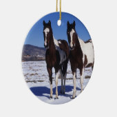 Malen Sie Pferde stehend im Schnee Keramikornament (Rechts)