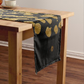 Malen Sie Spritzer im Imitat-Gold und dem Kurzer Tischläufer (Beispiel)