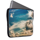 Maler Himmel. Schöner Himmel mit Wolken Laptopschutzhülle (Vorne Rechts)