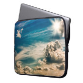 Maler Himmel. Schöner Himmel mit Wolken Laptopschutzhülle (Vorderseite Links)