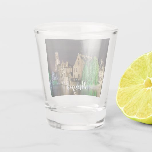 Malerei der Brügger Altstadt und des Belfry-Turms Schnapsglas (Rückseite)