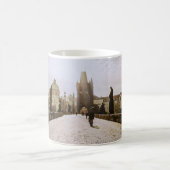 Malerei der Karlsbrücke in Prag bei Sonnenaufgang Kaffeetasse (Mittel)