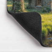 Maleriöses Steinhaus am Wald Bach Mousepad (Ecke)