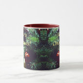 Malerisch froher Weihnachtsbaum mit Roten Ornament Tasse (Zentrum)