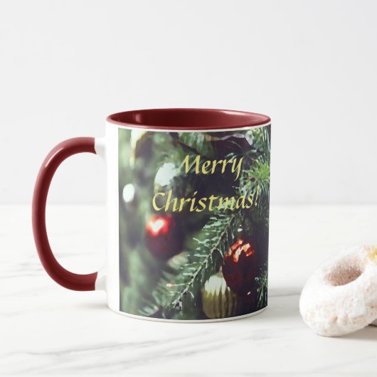 Malerisch froher Weihnachtsbaum mit Roten Ornament Tasse (Mit Donut)