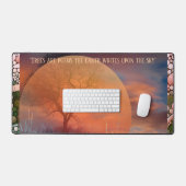 Malerische Bäume sind Gedichte, die die Erde auf d Schreibtischunterlage (Tastatur & Maus)