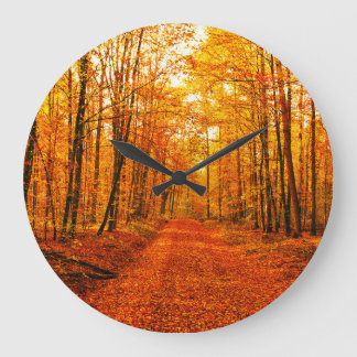 Malerische Landschaft des Herbstes Große Wanduhr