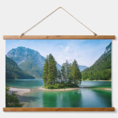 Malerische Sicht auf den schönen Bergsee Wandteppich Mit Holzrahmen (Vorne)