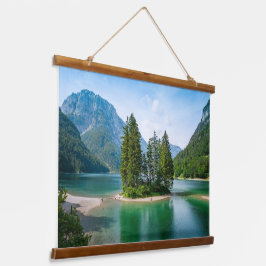 Malerische Sicht auf den schönen Bergsee Wandteppich Mit Holzrahmen