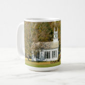 Malerische weiße Kirche und überdachte Brücke Kaffeetasse (Vorderseite Links)