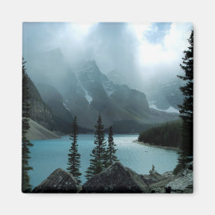 Malerischer Moraine See von Nationalpark Banffs Magnet