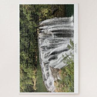 Malerischer taiwanesischer Wasserfall - Schleier v Puzzle