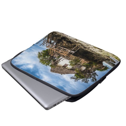 Malerisches Haus auf einem tropischen Korallenriff Laptopschutzhülle (Vorne Knopf)