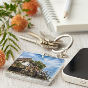 Malerisches Haus auf einem tropischen Korallenriff Schlüsselanhänger