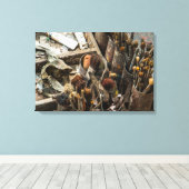 Malerpinsel und Malerpinsel in alten Holzkisten Leinwanddruck (Insitu (Holzboden))