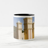 Mali, Bamako. Moschee, Bamako-Djenne-Straße Zweifarbige Tasse (Mittel)