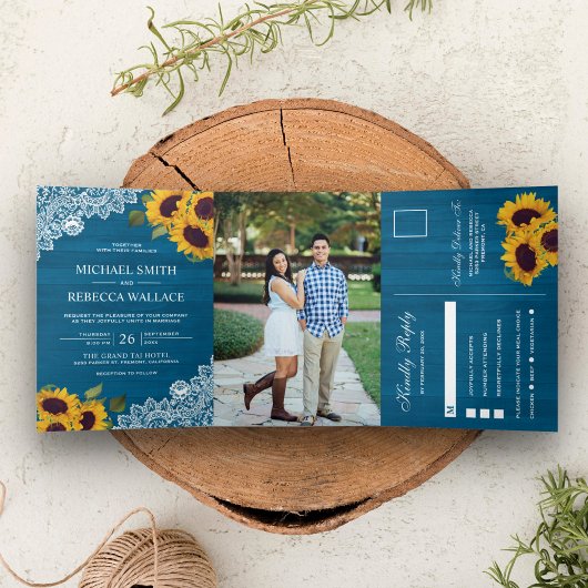Malibu Blue Wood Lace Sunflower Wedding Foto Dreifach Gefaltete Einladung