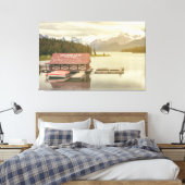 Maligne Lake Boat House Leinwanddruck (Insitu (Schlafzimmer))
