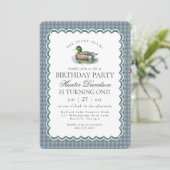 Mallard Duck Hunting Blue Gingham First Birthday Einladung (Stehend Vorderseite)