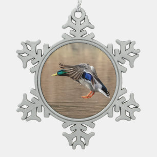 Mallard Duck im Flug Schneeflocken Zinn-Ornament
