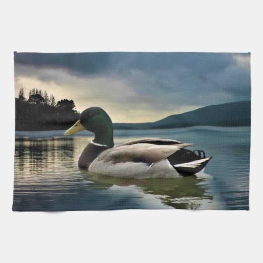 Mallard Duck on The Lake Geschirrtuch (Horizontal)