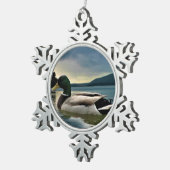 Mallard Duck on The Lake Schneeflocken Zinn-Ornament (Rechts)