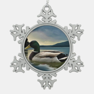 Mallard Duck on The Lake Schneeflocken Zinn-Ornament