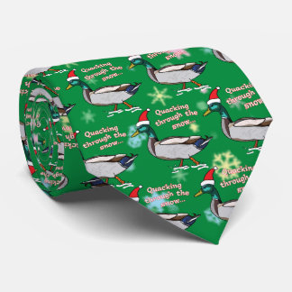 Mallard Ente in Weihnachtsmannmütze Quacken durch Krawatte