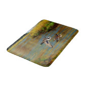 Mallard Enten fliegen über Teich Badematte (Schrägansicht)