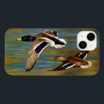 Mallard Enten fliegen über Teich Case-Mate iPhone Hülle<br><div class="desc">Männliche und weibliche Stockenten fliegen über einen goldenen Teich,  Wasser-Rippling,  um die Farben der Hintergrund Herbstblätterung in der Sonne leuchten. Realistische Kunstwerke,  die aus einer Ölmalerei des Künstlers Crista S. Forest entstanden sind.</div>