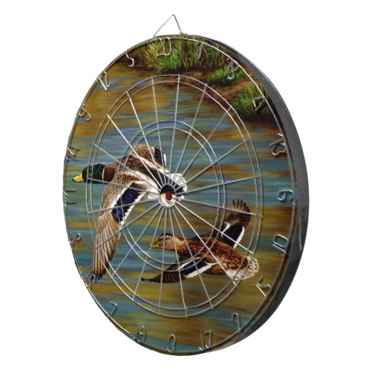 Mallard Enten fliegen über Teich Dartscheibe (Vorderseite rechts)