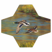 Mallard Enten fliegen über Teich Fußball (Flach)