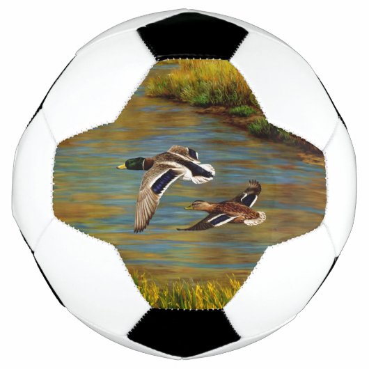 Mallard Enten fliegen über Teich Fußball (Vorderseite)