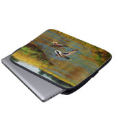 Mallard Enten fliegen über Teich Laptopschutzhülle (Vorne Knopf)