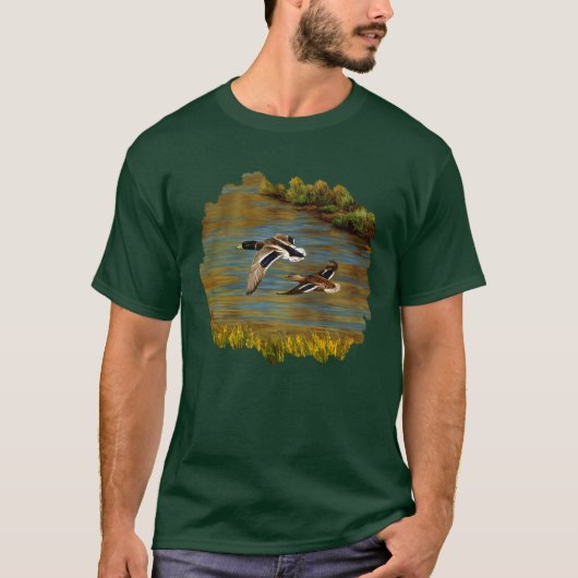 Mallard Enten fliegen über Teich T-Shirt (Vorderseite)