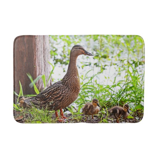 Mallard und Ducklings von Shirley Taylor Badematte (Vorderseite)