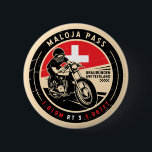 Maloja Pass | Schweiz | Motorrad Button<br><div class="desc">Maloja Pass in einem Vintagen,  bedrückten Stil Emblem gemacht. Es ist ein berühmter Hochgebirgspass,  der in der Schweiz gefunden wurde.</div>