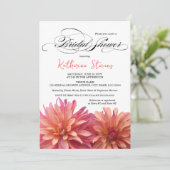Malte Dahlia in rosa und korallenfarbenem Brautpar Einladung (Stehend Vorderseite)