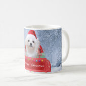 Malteser Hund im Schnee sitzend im Weihnachtswagen Kaffeetasse (VorderseiteRechts)